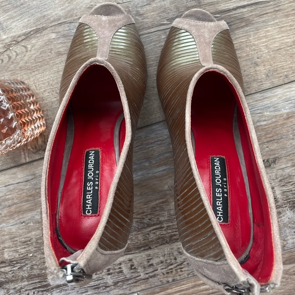 Charles Jourdan Paris brown pep toe heeled booty - Picture 5 of 6